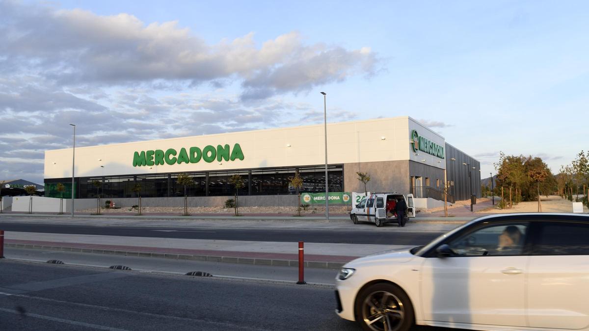 El nuevo Mercadona en la carretera de Santa Catalina de Santo Ángel.