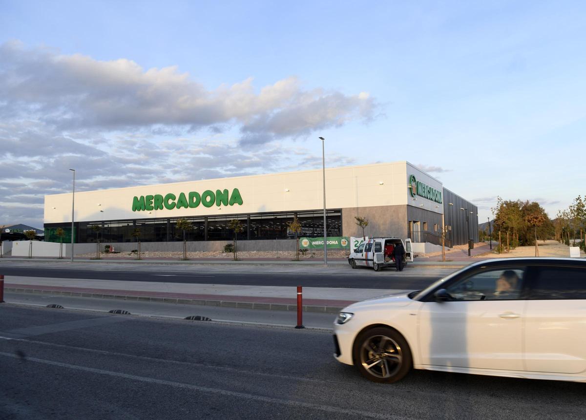 El nuevo Mercadona en la carretera de Santa Catalina de Santo Ángel.
