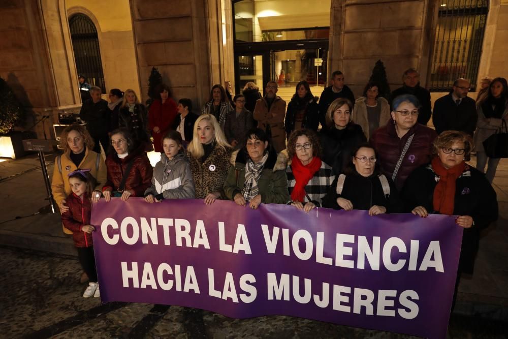 Concentración en Gijón por el asesinato de Lorena Dacuña