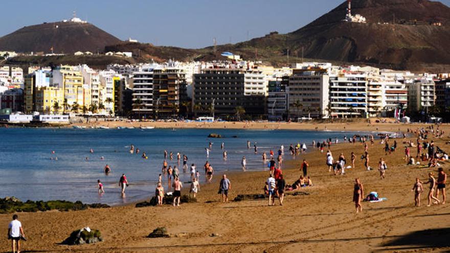 El Ayuntamiento refuerza los servicios municipales en las playas  con motivo de la Semana Santa