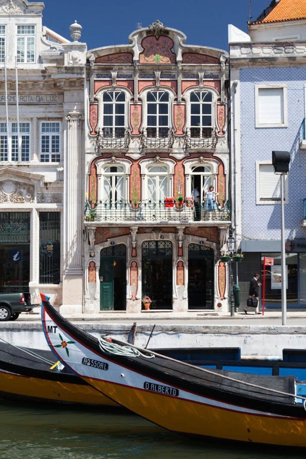 Aveiro es conocida como la Venecia de Portugal gracias los canales que atraviesan el centro de la ciudad.