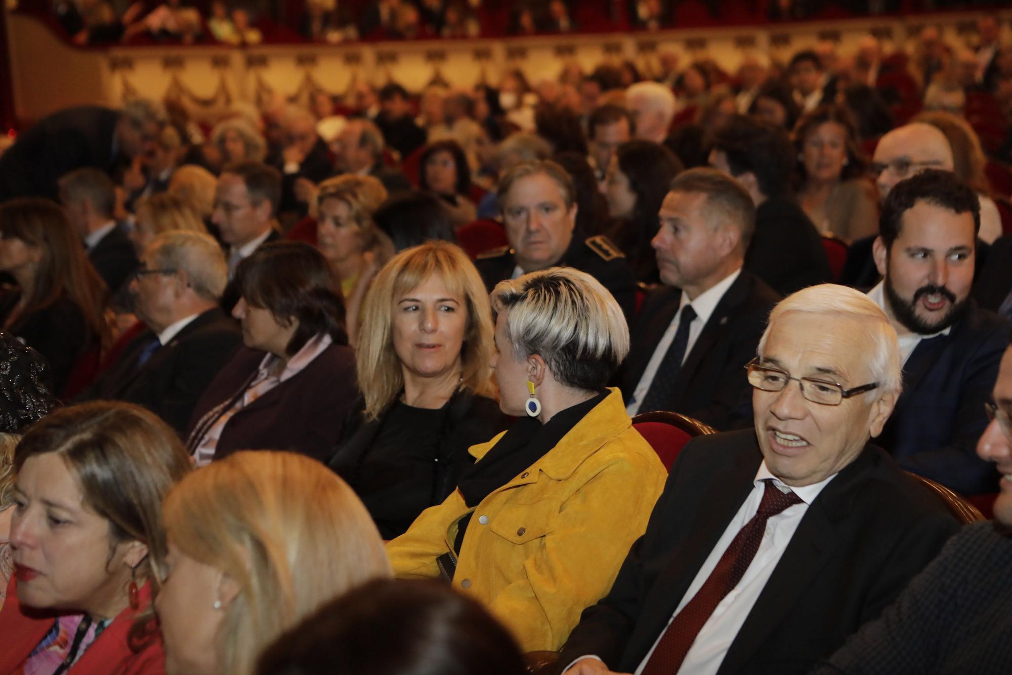 Entrega de la Medalla de Oro de la ciudad a la Fundación Ópera de Oviedo