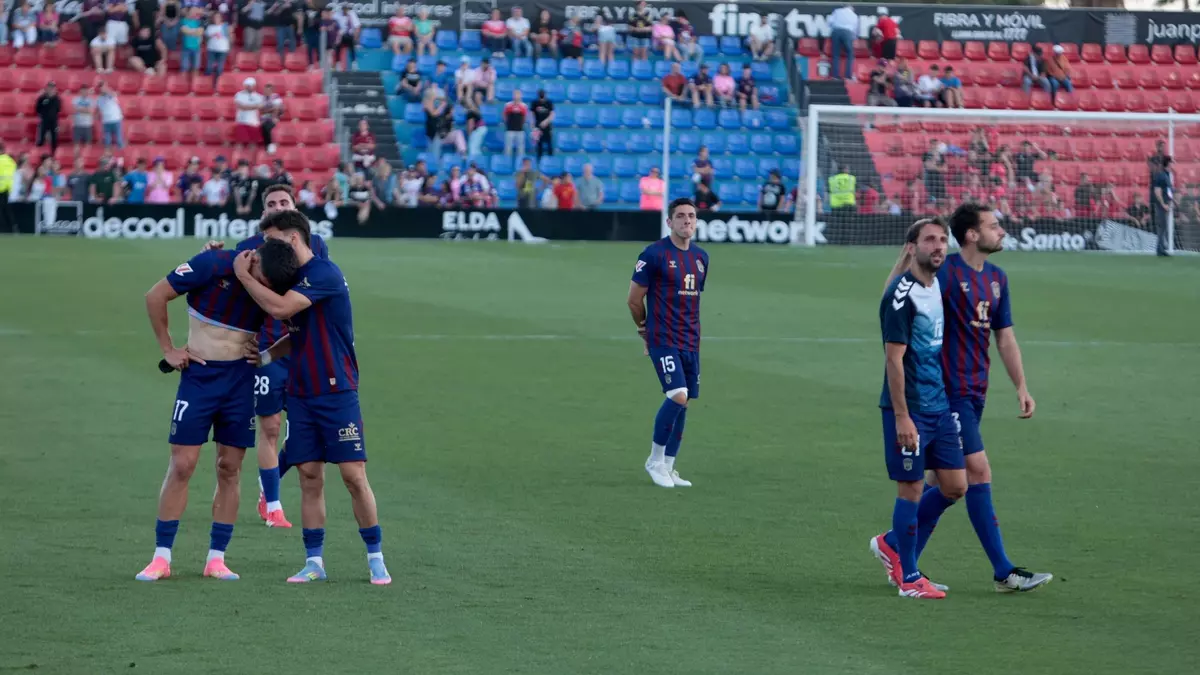 El Eldense certifica su descenso a Primera Federación (3-3)