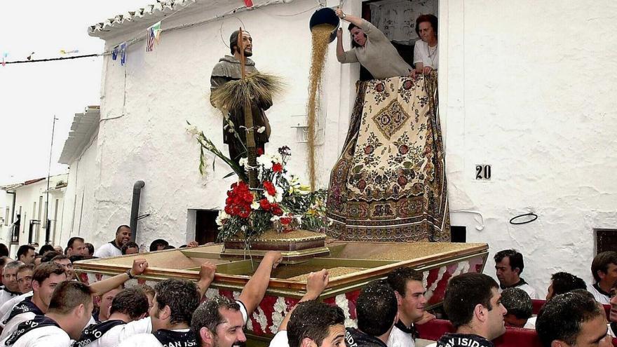 Periana ofrenda a San Isidro Labrador más de 40 toneladas de trigo solidario