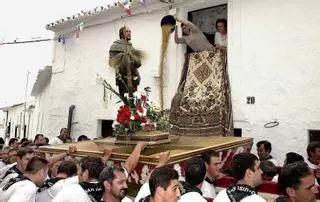 Periana ofrenda a San Isidro Labrador más de 40 toneladas de trigo solidario