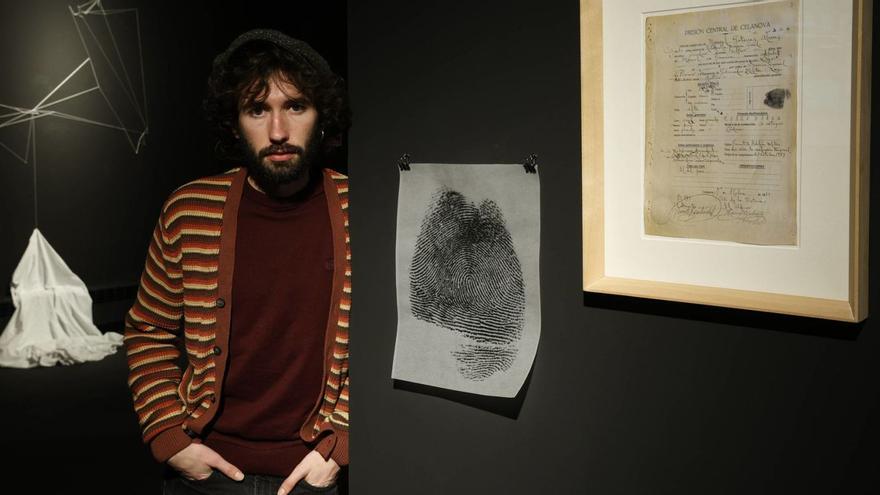 Pablo Casanueva, junto a una de sus obras. | LUISMA MURIAS