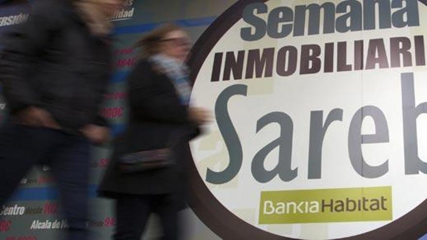 Anuncio de Sareb, en una feria inmobiliaria.