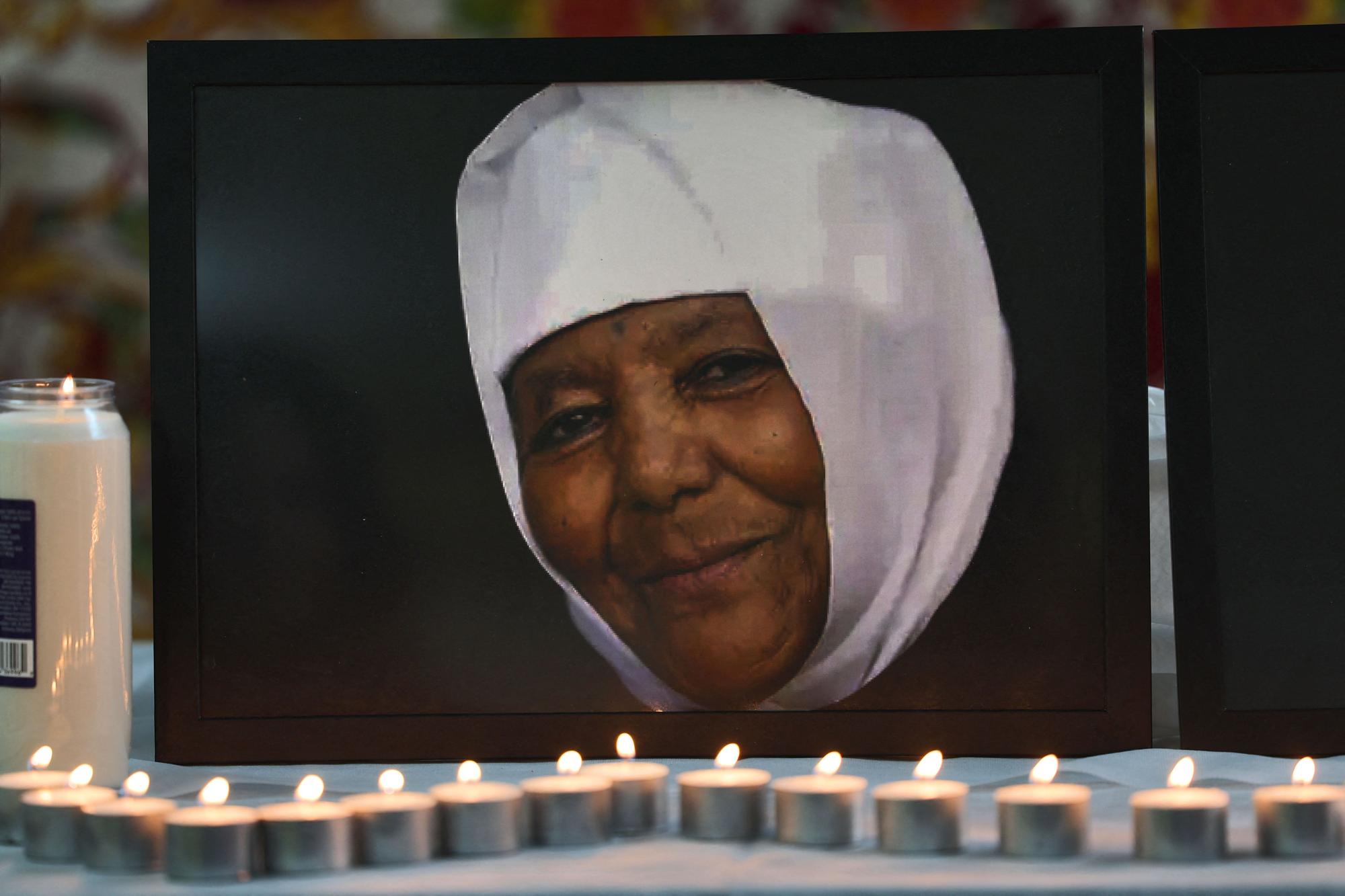 Velatorio por la muerte de la monja pianista etíope  Emahoy Tsegué-Maryam Guèbrou