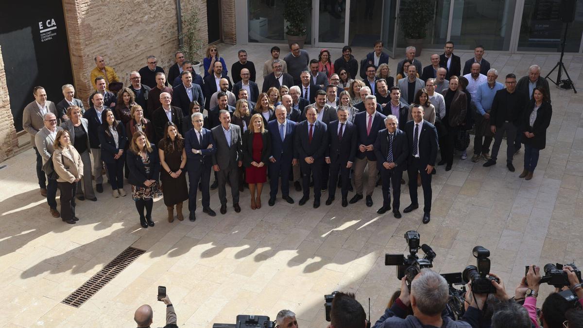Ángel Víctor Torres y Juanfran Pérez Llorca presiden la reunión de la comisión mixta de febrero.