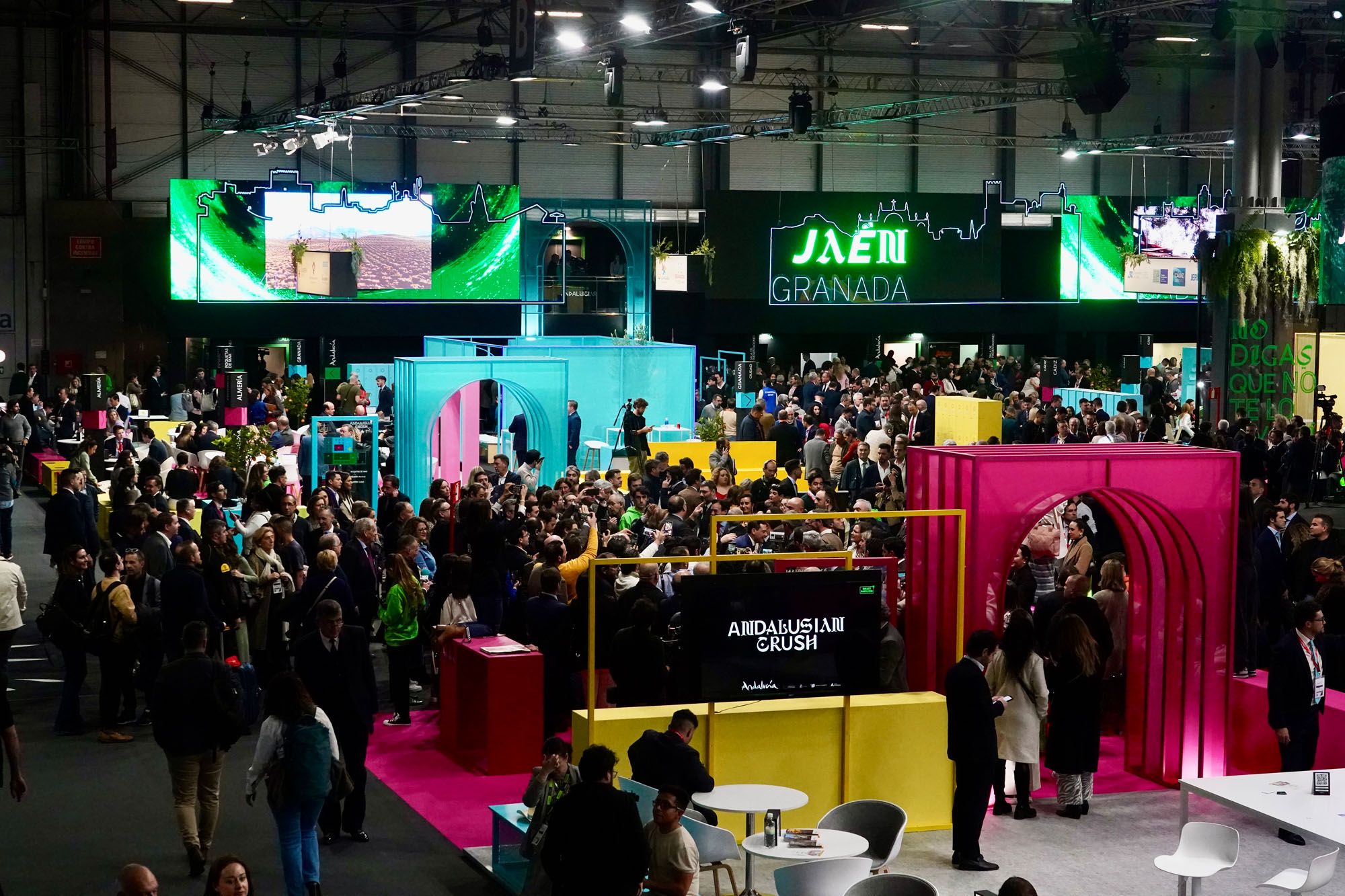 Juanma Moreno, en la jornada inaugural del stand de Andalucía en Fitur 2024.