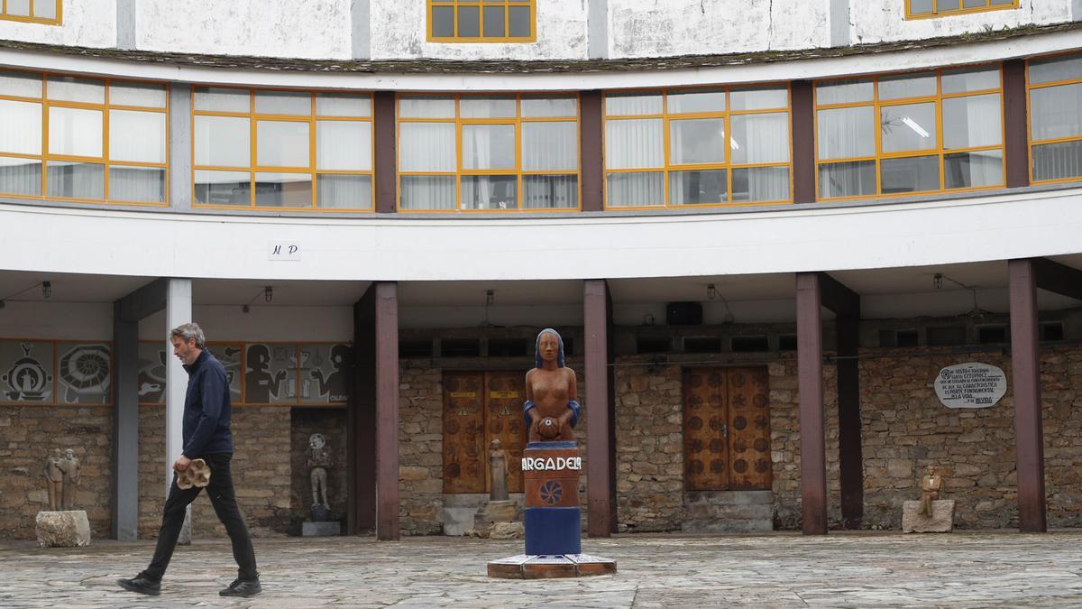 Los trabajadores de Sargadelos vuelven a quedarse fuera de la fábrica y siguen sin cobrar pese al ultimátum de la Xunta