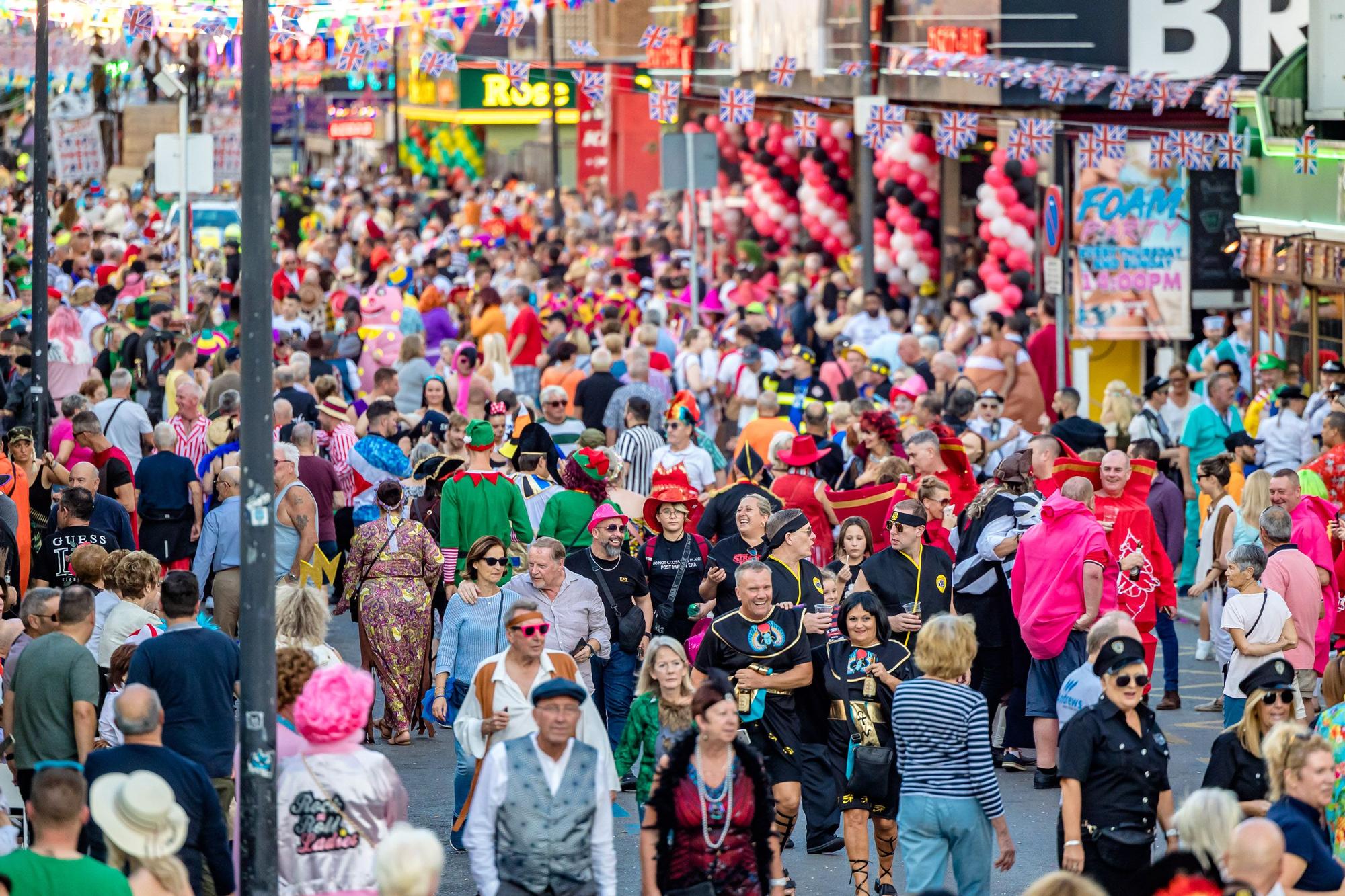 La "Fancy Dress" llena de disfraces Benidorm