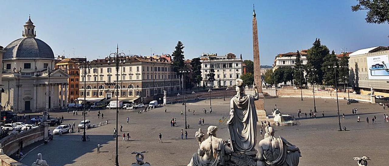 las iglesias de santa maria dei miracoli  y santa maria in montesanto,  en la   piazza del popolo.