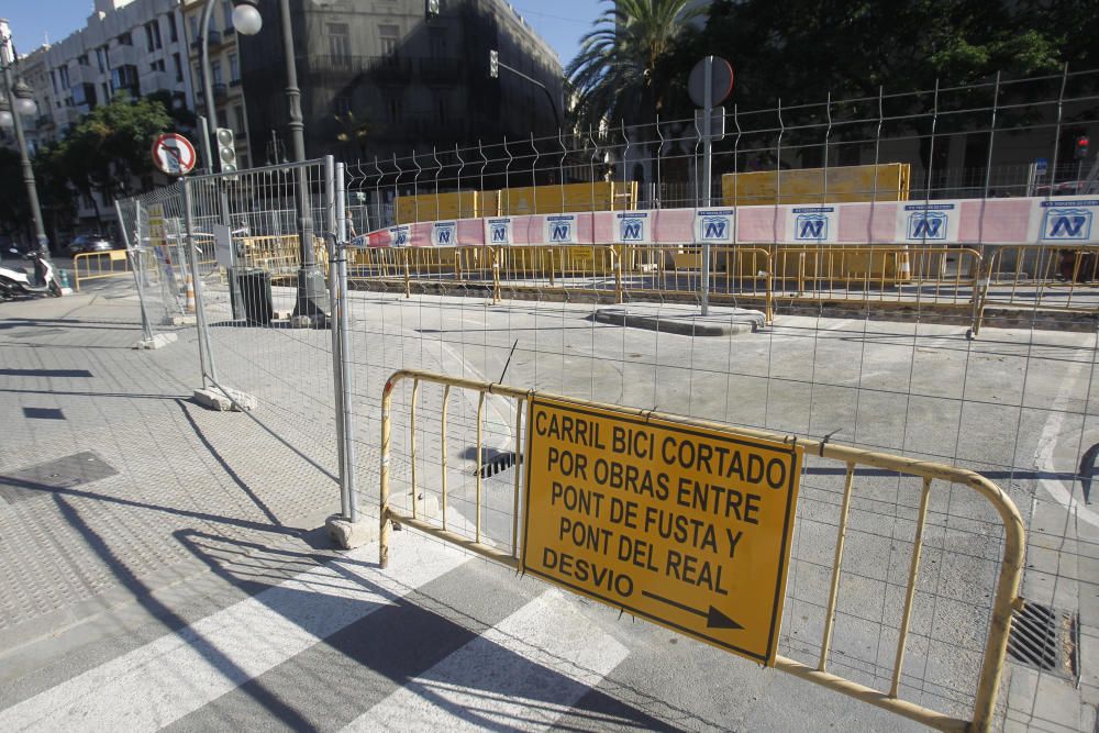 Atasco de tráfico en València por las obras en Blanquerías