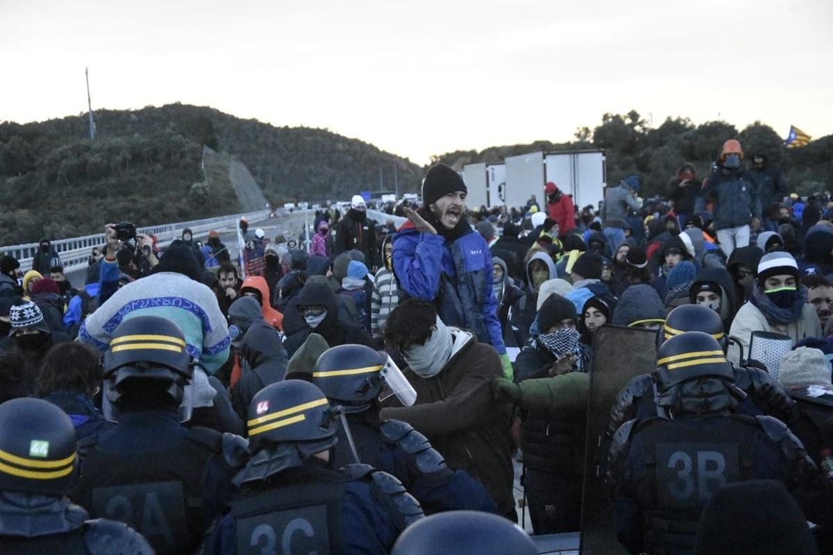 Desalojo de manifestantes en La Jonquera