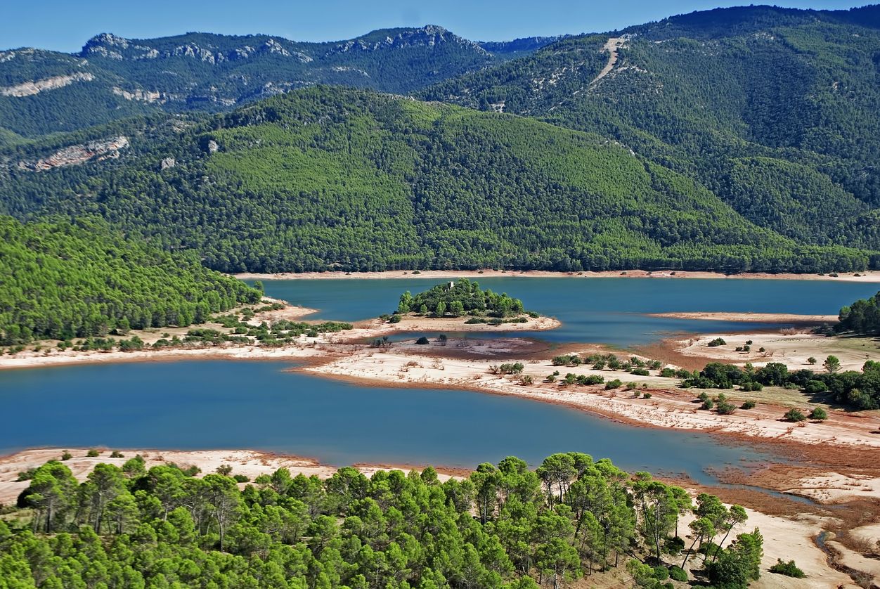 El embalse del Tranco es uno de los más grandes de España.