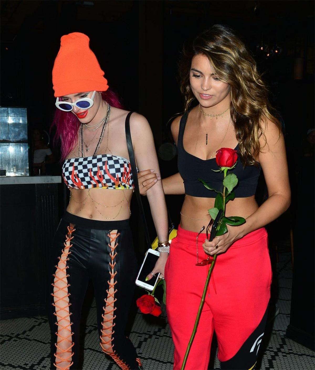 Bella Thorne, ayudad por una amiga suya