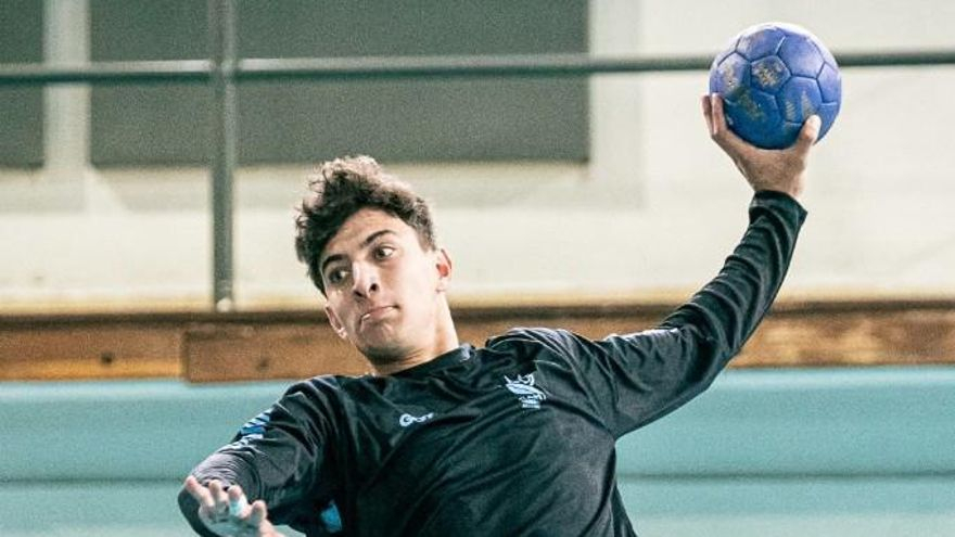 El jugador del Eón Lautaro Robledo, convocado con Argentina