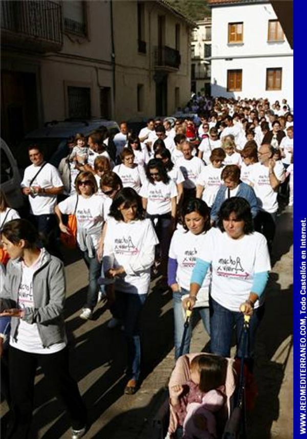 MULTITUDINARIA MARCHA SOLIDARIA CONTRA EL CÁNCER EN LA VILAVELLA