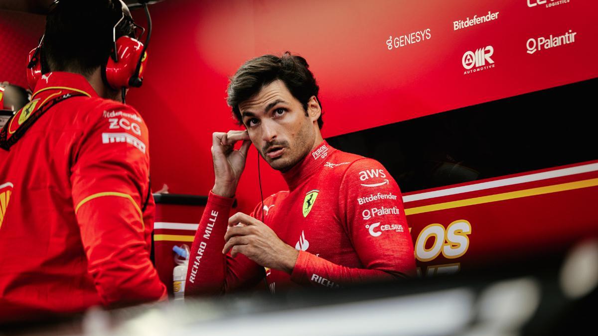 Carlos Sainz, este viernes en el garaje de Ferrari en Suzuka