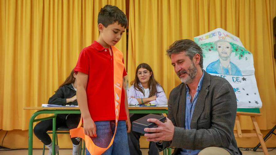 El CEIP O Piñeiriño elige alcalde en una fiesta de la democracia