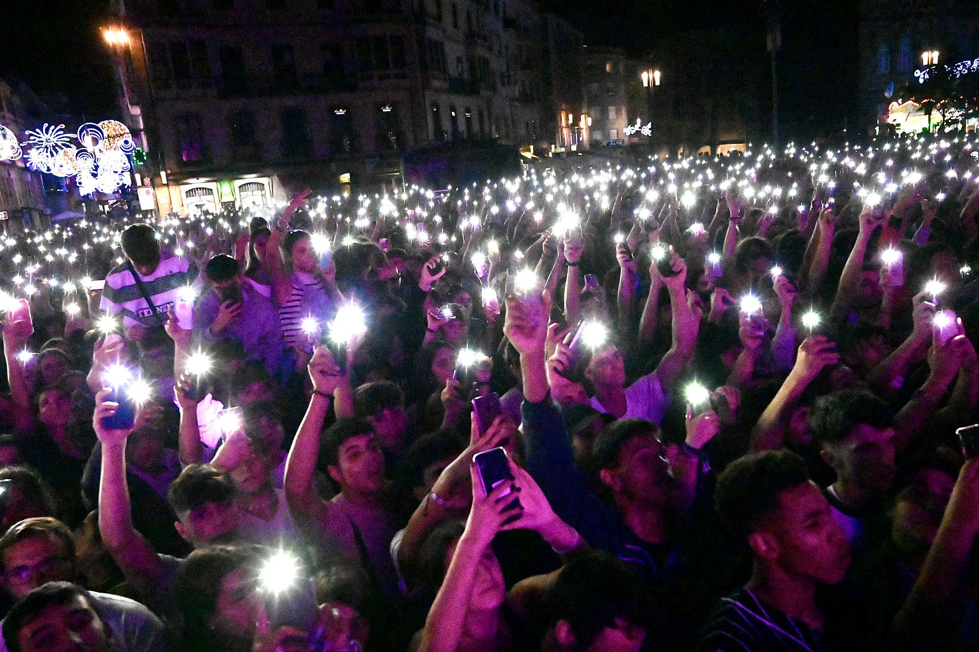 Un aspecto del público que ayer siguió el concierto de Fernandocosta