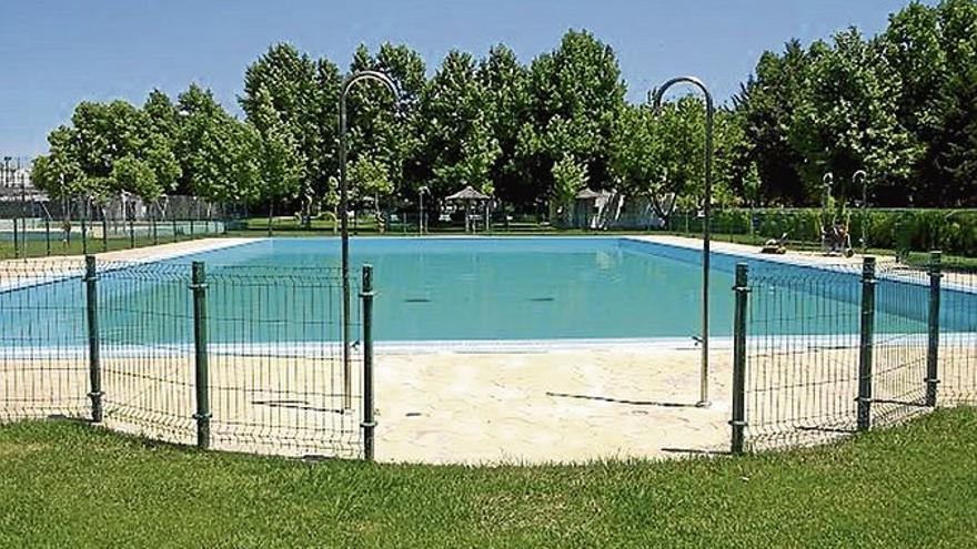 Las piscinas municipales se acondicionan y abrirán el viernes