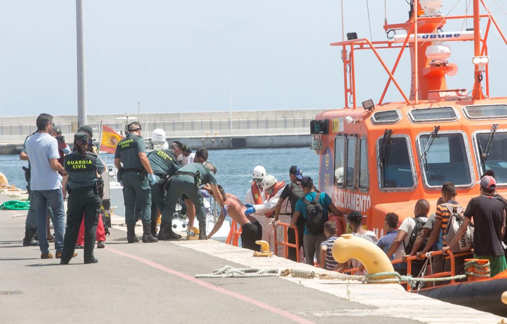 Interceptada otra patera a 50 millas de la costa de Alicante con 19 inmigrantes