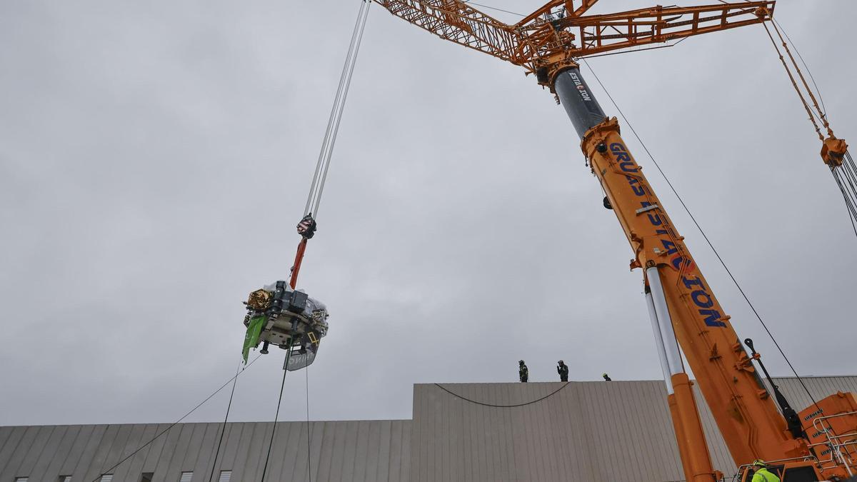 Instalado el acelerador de protones del futuro Centro de Protonterapia de Santiago