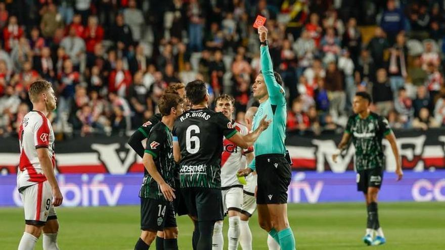 Bigas se perderá el derbi ante el Valencia por sanción y Pedrosa es el único apercibido