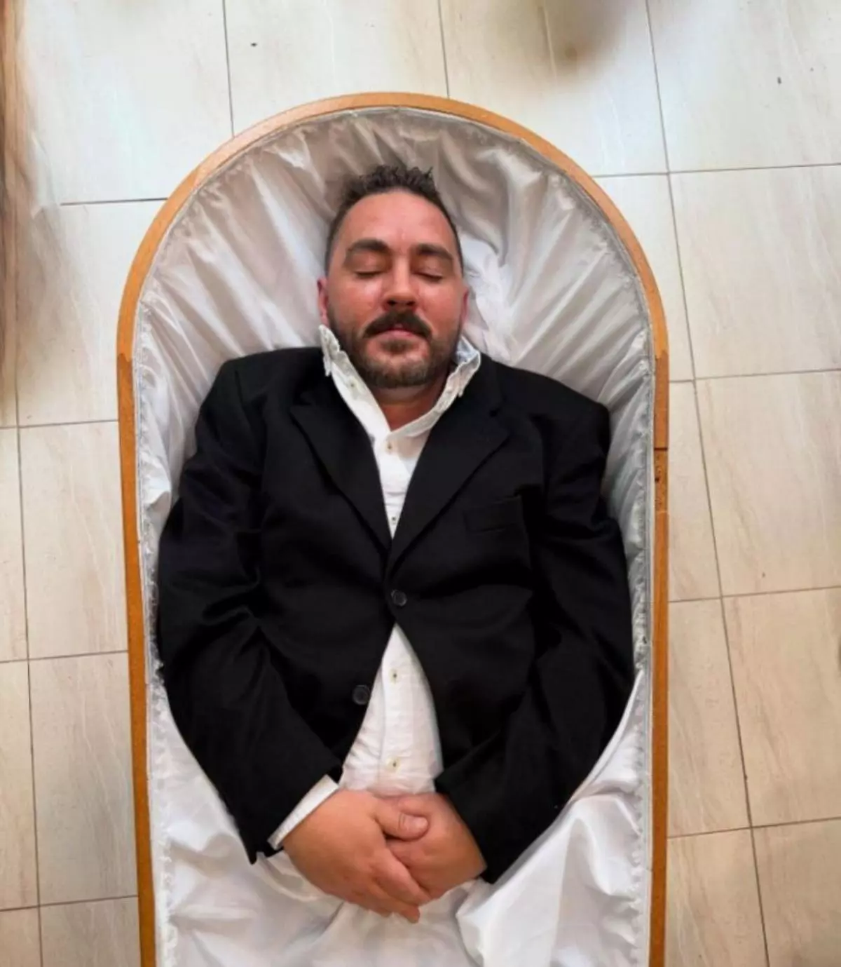 Entre cantareiras, un funeral y un ring