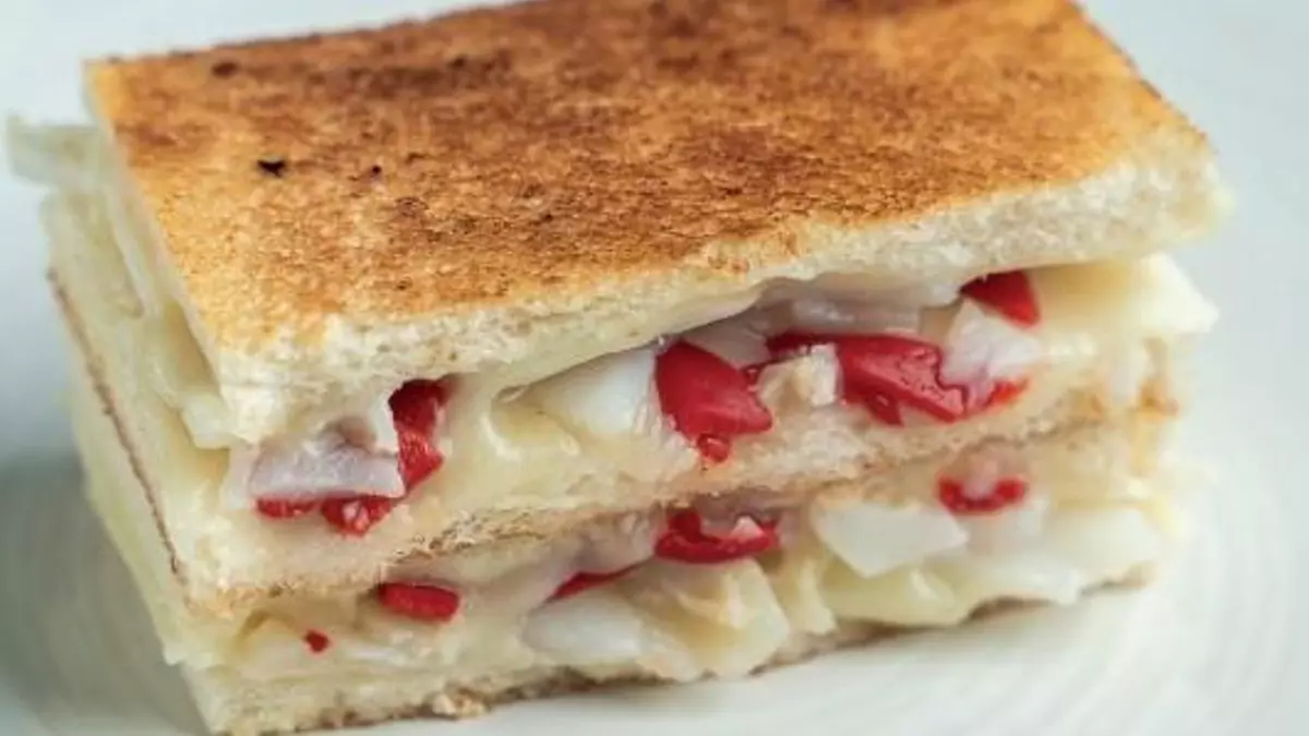 Cómo hacer un bikini a la vasca: con bacalao, queso Idiazábal y pimientos del piquillo