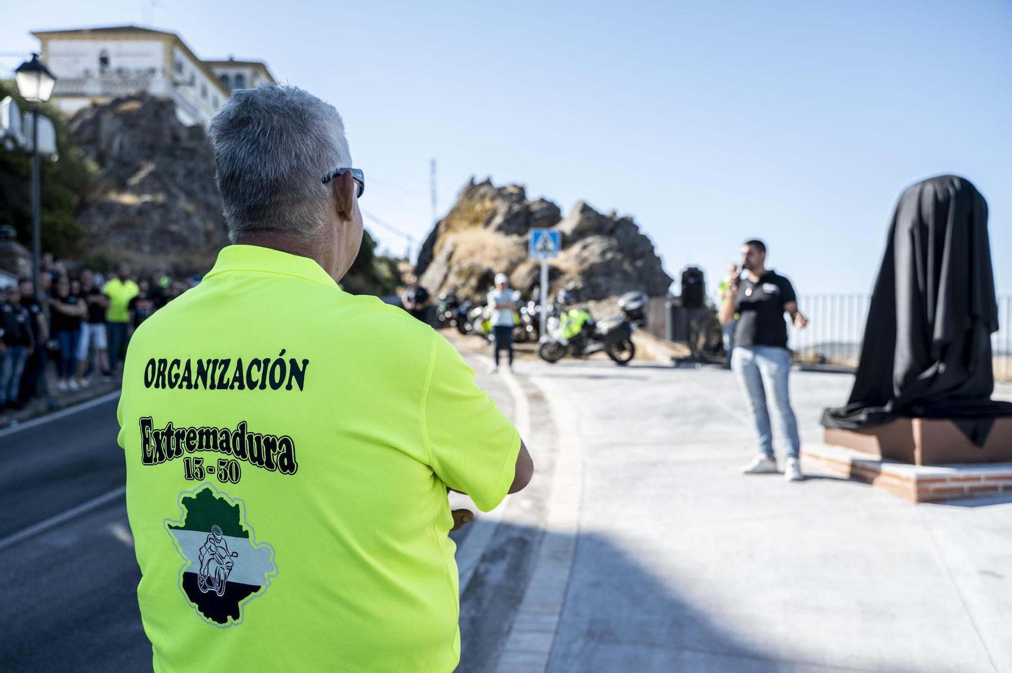 Fotogalería | Así es el monumento al motero ausente de Cáceres