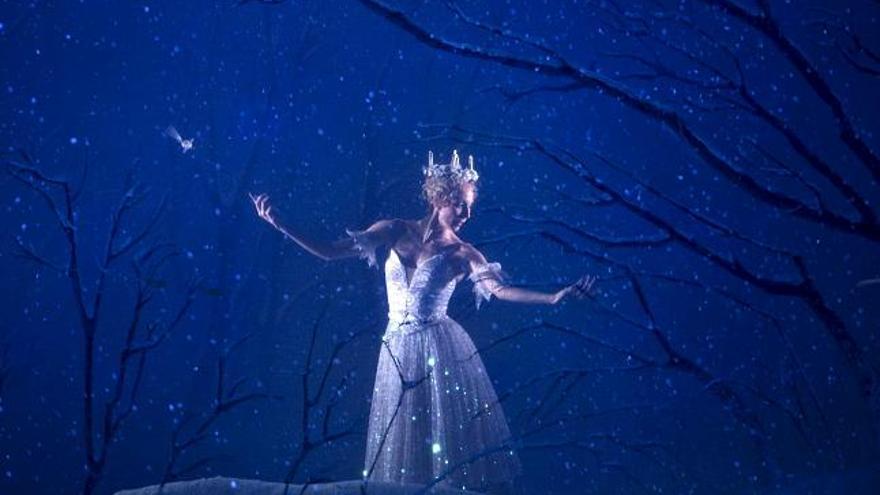 Ensayo general de la obra de ballet "El Cascanueces, Un cuento de Navidad", representada por el Ballet de la Ópera de Düsseldorf, con coreografía de Youri Vámoss, que se representará del 14 al 18 de enero en el Teatro de la Maestranza de Sevilla.