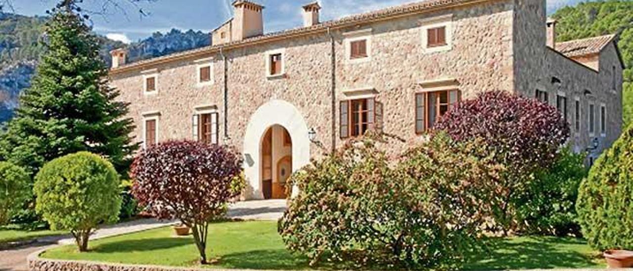 Esta casa mallorquina se vende por 27 millones de euros. La finca de son Serralta en Puigpunyent, con una capilla, diez habitaciones y diez mil olivos en sus 82 hectáreas, se suma a las propiedades más caras de la isla. La única certeza es que no la comprará ningún mallorquín.