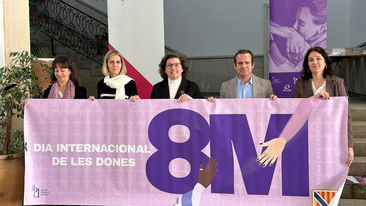 Pancarta por el 8M que lucirá desde este martes en todos los edificios del Govern.