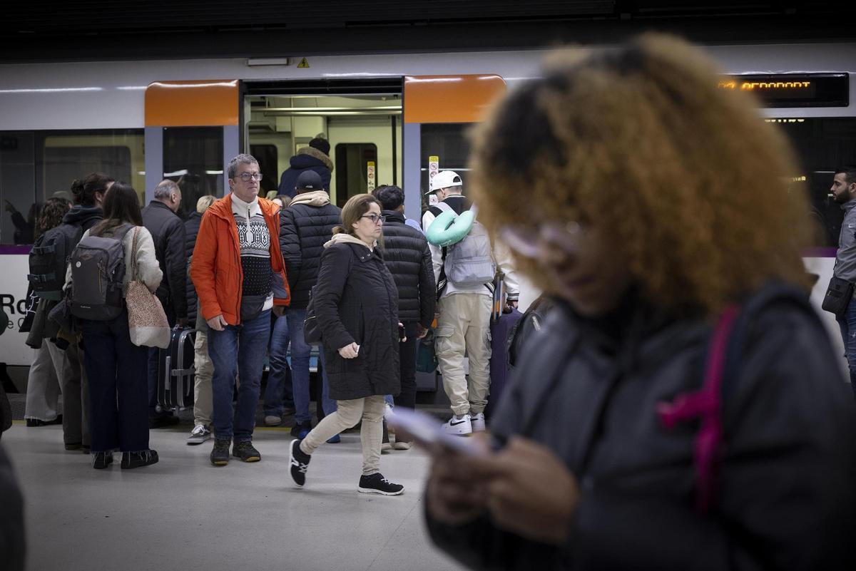 Así se ha vivido la huelga de Renfe en la estación de Sants de Barcelona