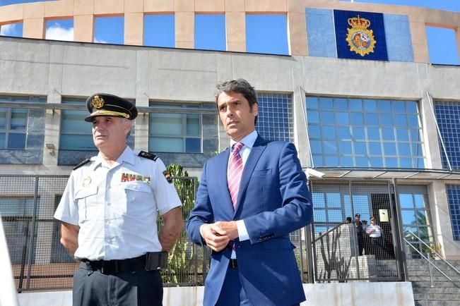 DELEGADO DEL GOBIERNO VISITA LA COMISARIA DE TELDE