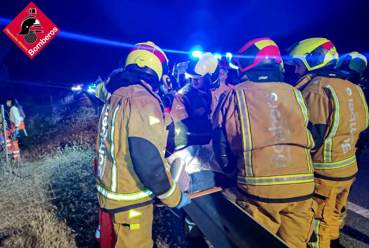 Un accidente de autobús en la Granja de Rocamora deja al menos 10 heridos , dos de ellos graves