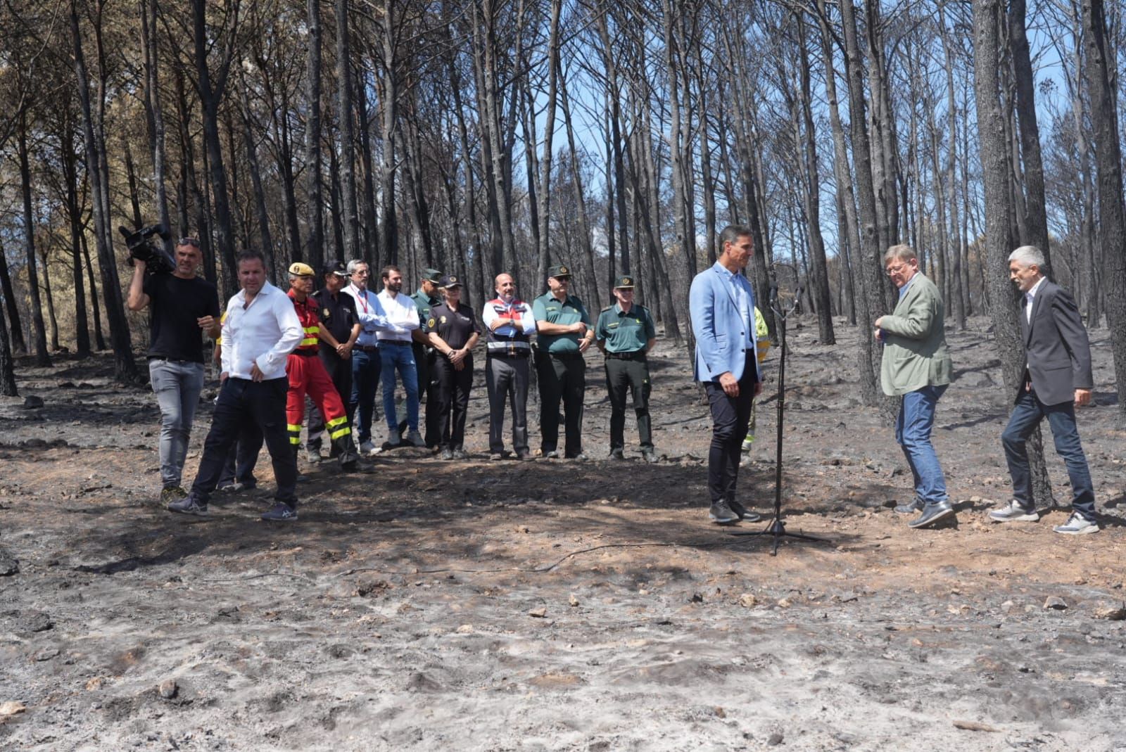 Las imágenes de la visita de Pedro Sánchez a la zona del incendio de Bejís