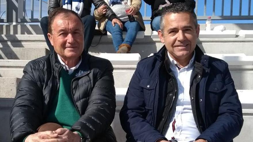 Diego García, en la grada, junto a Francisco Tomás, un ilicitano afincado en Mallorca