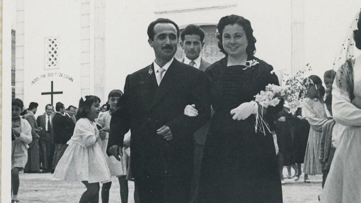 Imagen de 1957 de una boda en l'Alfàs del Pi.  Cedida por el Archivo Municipal de l'Alfàs del Pi