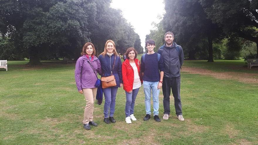 Arantxa Aznar, Encarna Conesa, María José Vicente y los exalumnos Pablo Gómez y Francisco Cánovas son los protagonistas del acuerdo alcanzado con el Royal Botanic Gardens Kew de Londres.