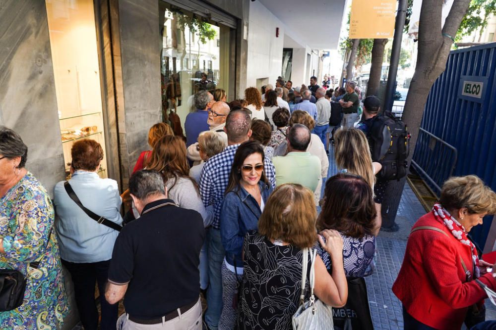 A las 11.00 horas de la mañana se abrían las taquillas del teatro de la calle Córdoba, con unas 30 personas esperando para hacerse con su entrada para 'A Chorus Line'.