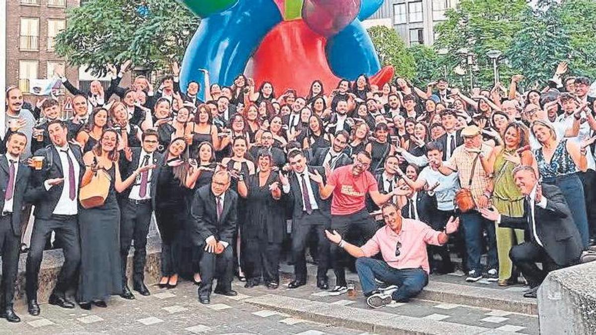 Integrantes de la Agrupación Musical do Rosal durante su estancia en Kerkrade, en Países Bajos.