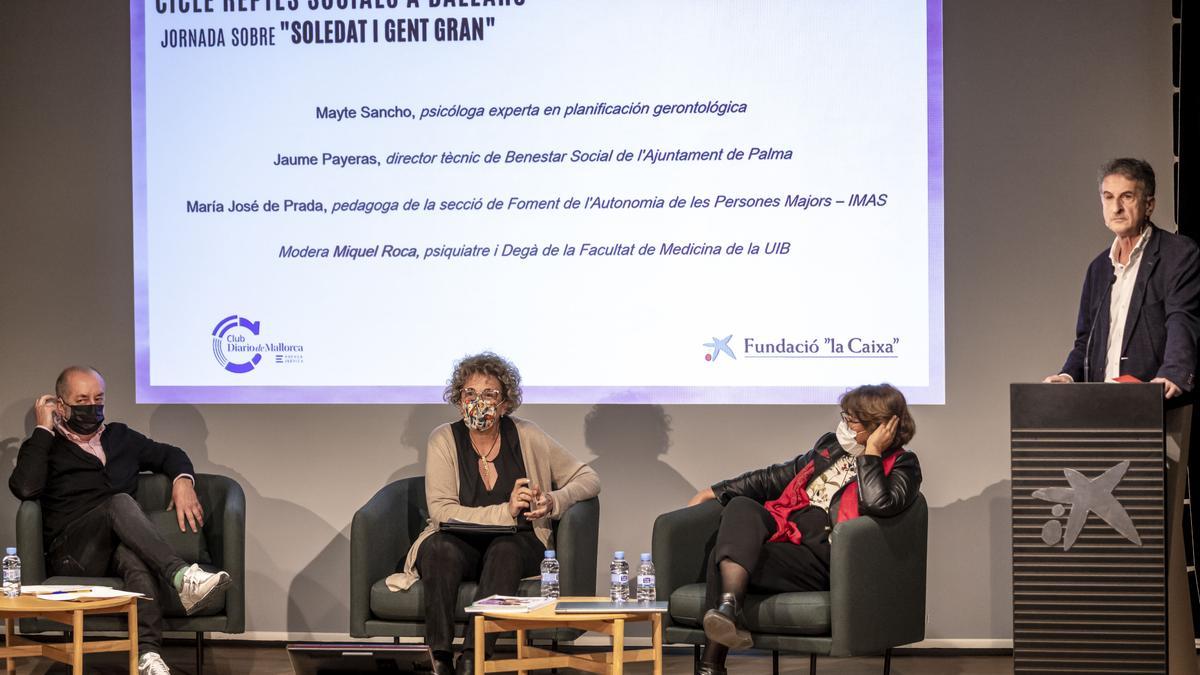 Jaume Payeras, María José de Prada, Mayte Sancho y Miquel Roca durante la mesa redonda celebrada el pasado lunes en CaixaForum.