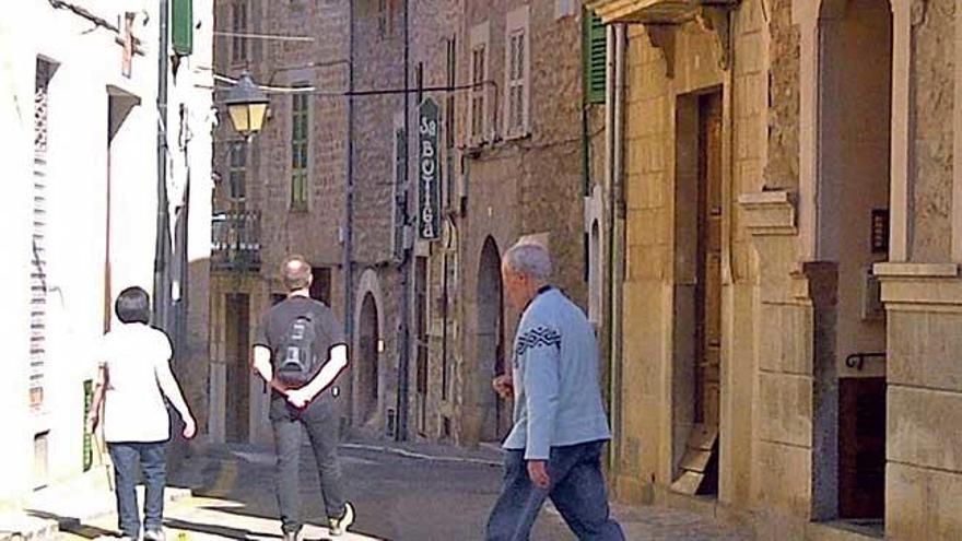 Una calle del casco urbano de Fornalutx.