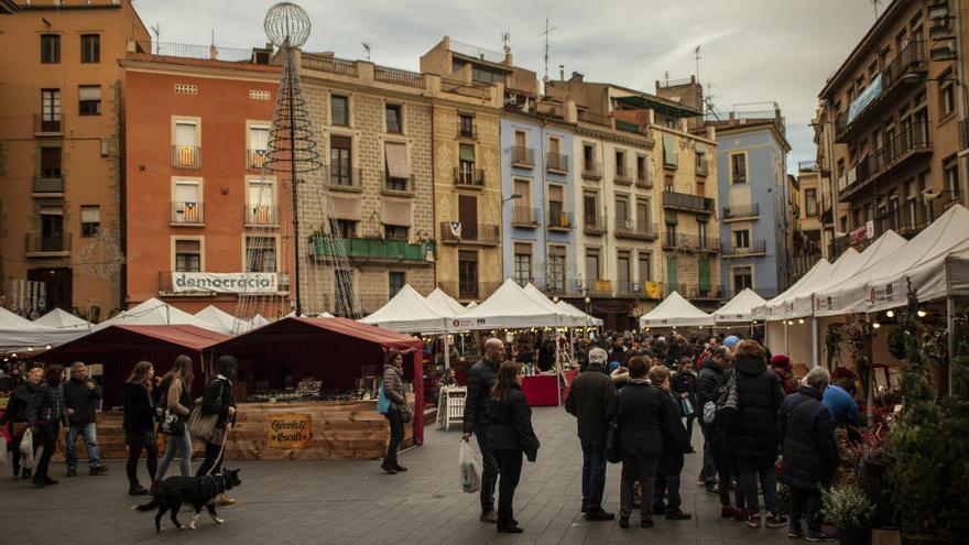 Santa Llúcia porta l&#039;ambient de Nadal a la plaça Major