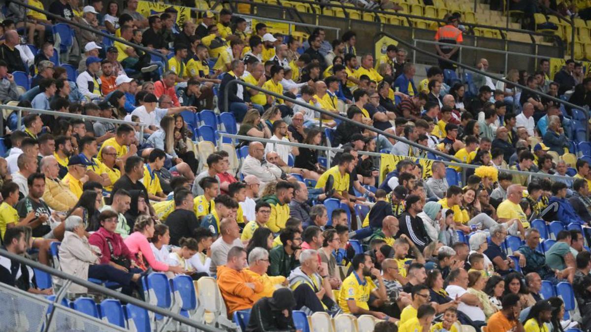 Una de las gradas del Gran Canaria el pasado sábado ante el Zaragoza. | | JOSE C. GUERRA