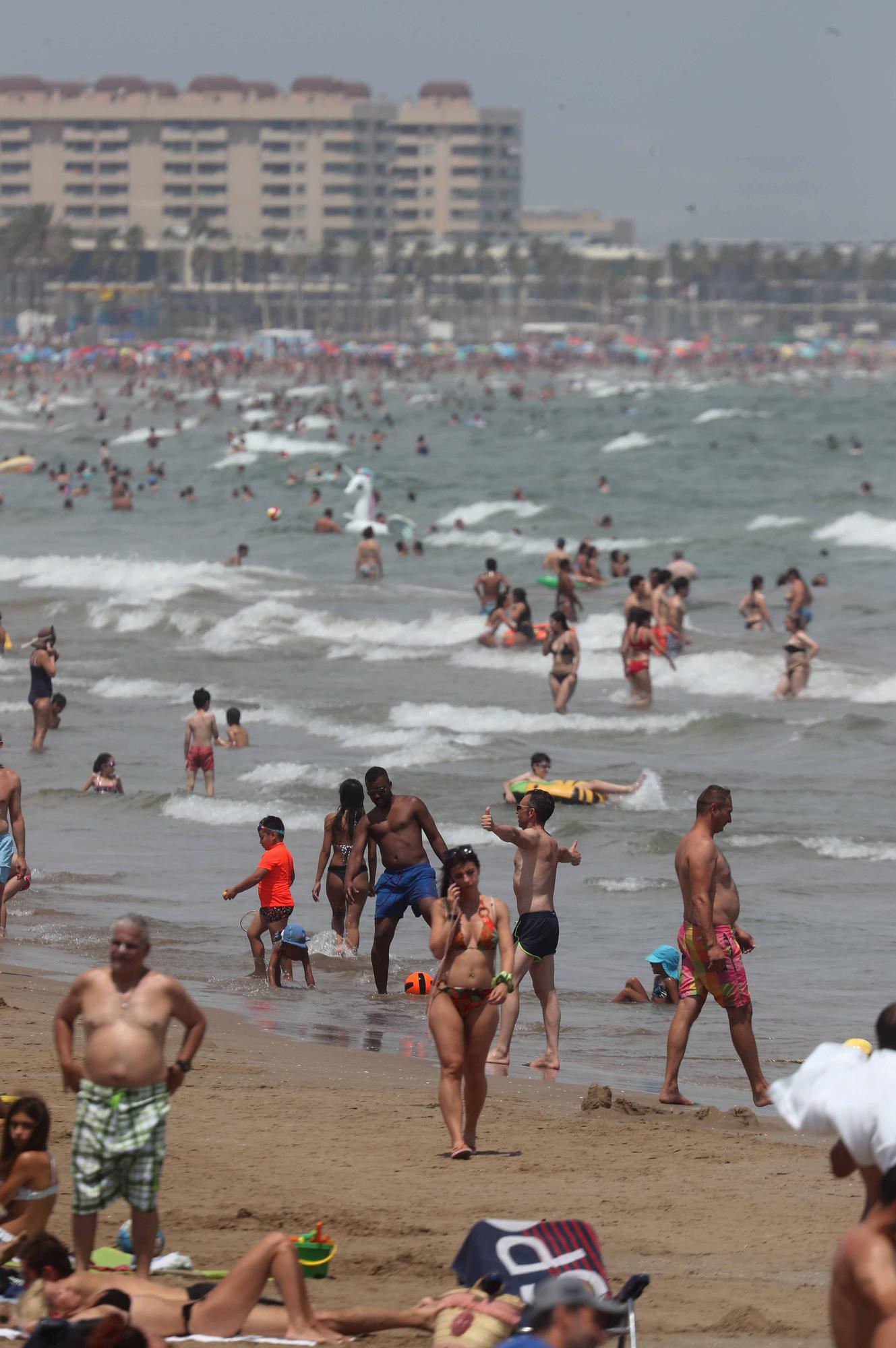 La playa y las terrazas, de nuevo, llenas